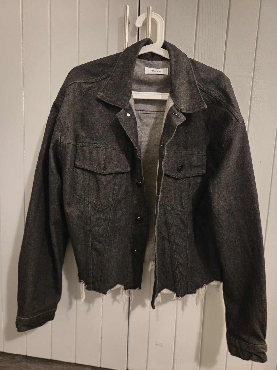 Mucent Crop Damaged Denim jacket