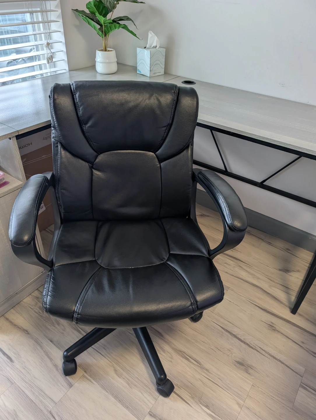 Moving Sale – Office chair in Excellent Condition! - photo 2