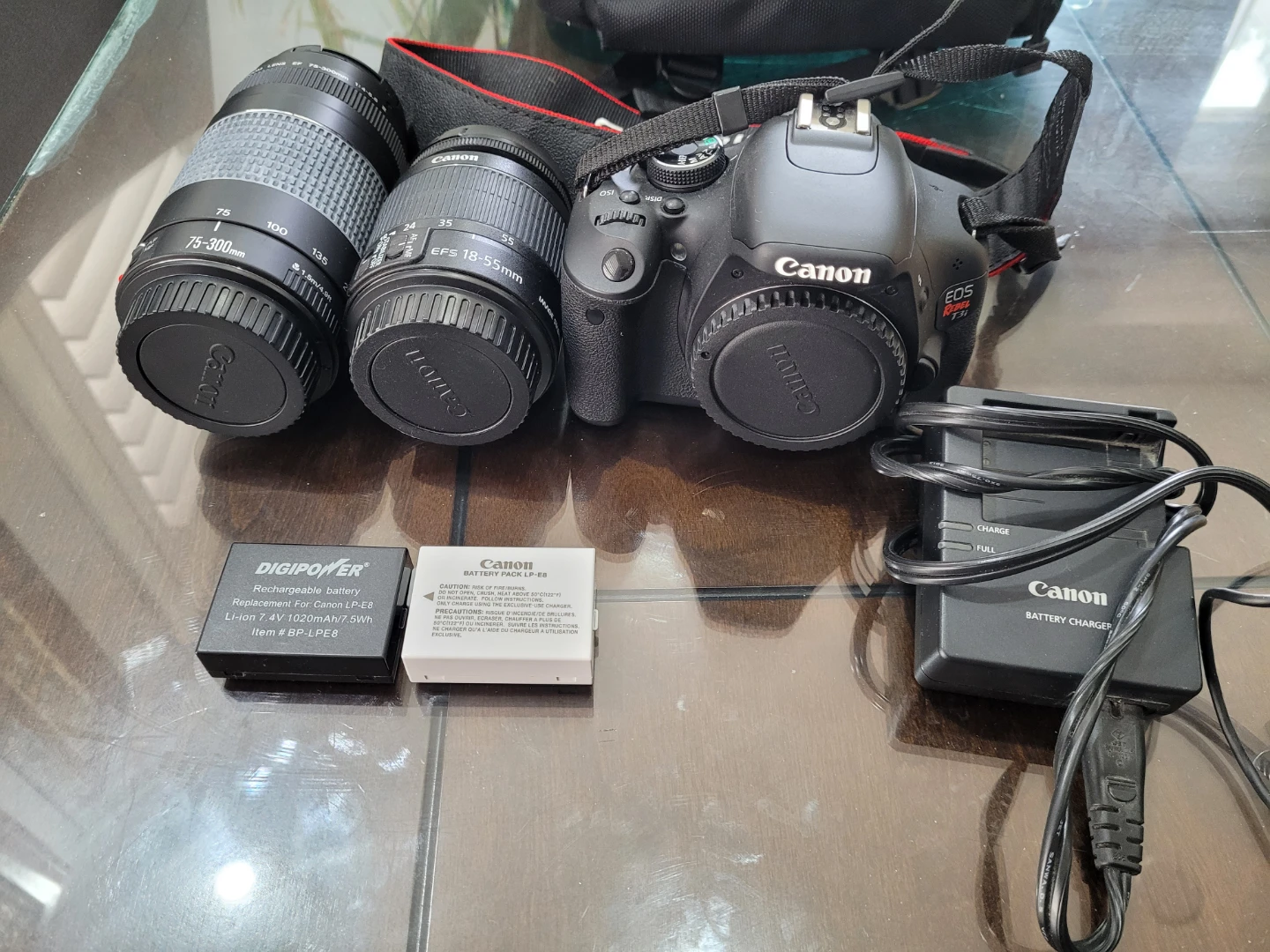 Canon eos rebel t3i DSLR with accessories and tripod. - photo 2