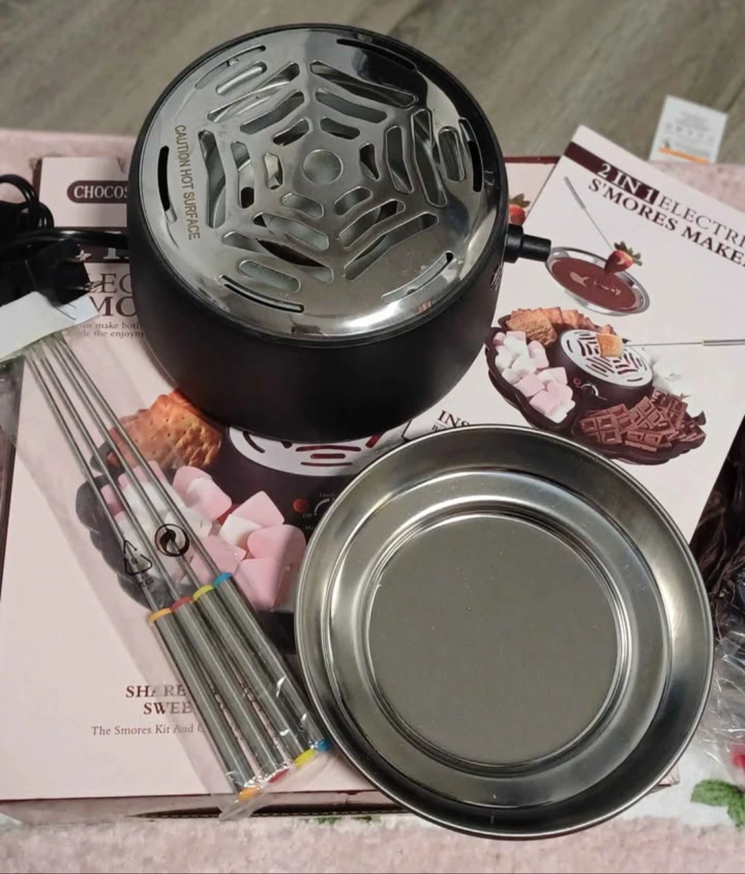 2-in-1 Electric Fondue & S'mores Maker - photo 5