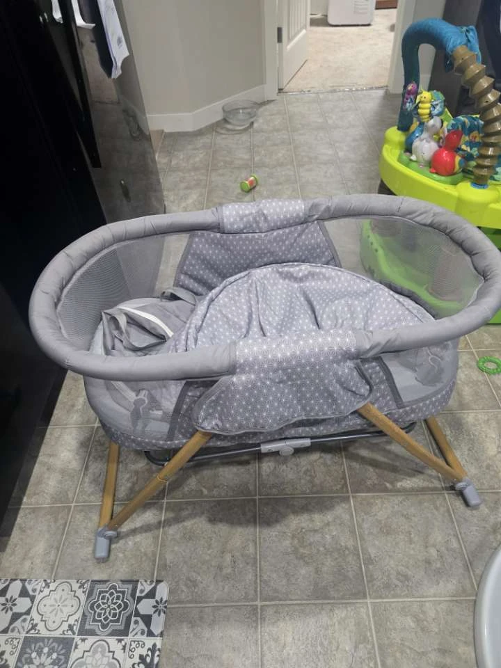 Safety 1st Bassinet with Carry Bag
