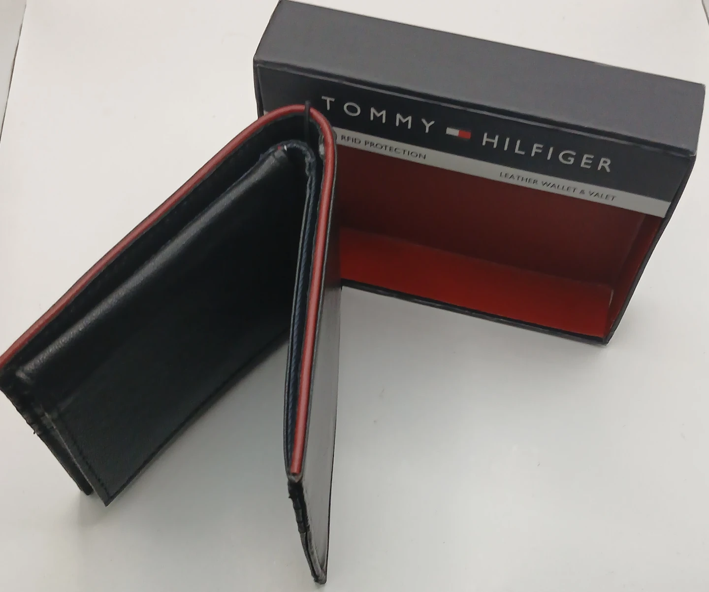 Tommy Hilfiger Black Leather RFID Blocking Passcase Wallet - photo 4
