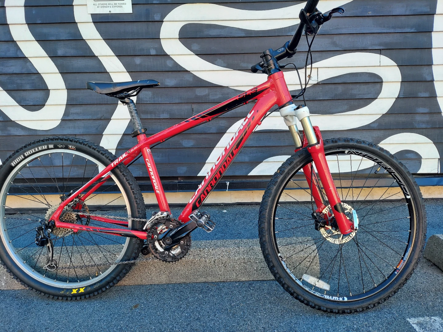 Red Cannondale Trail SL3 Mountain Bike