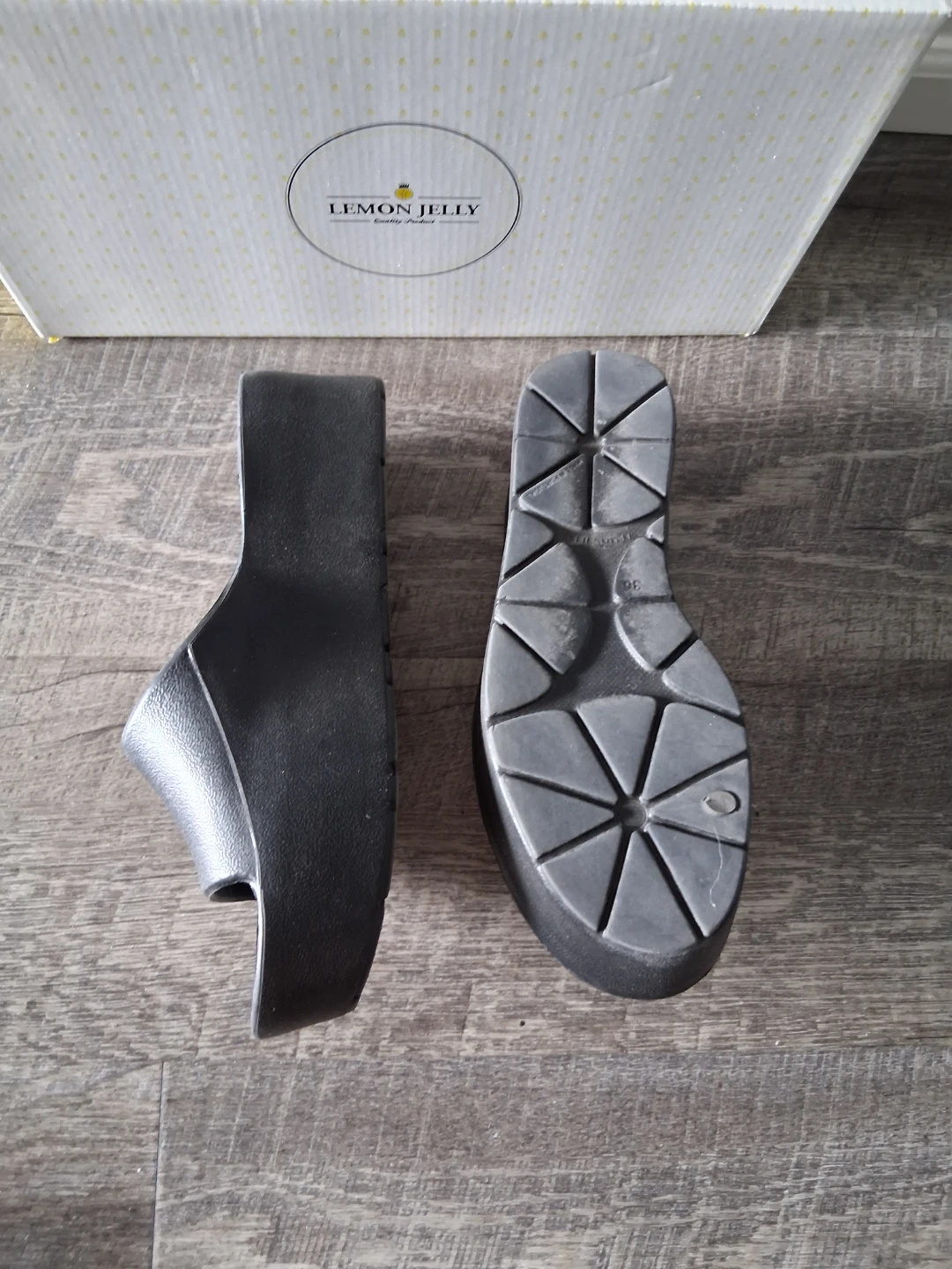 Like New! Lemon Jelly "Sunny 01" Platform Slides - Black - photo 4