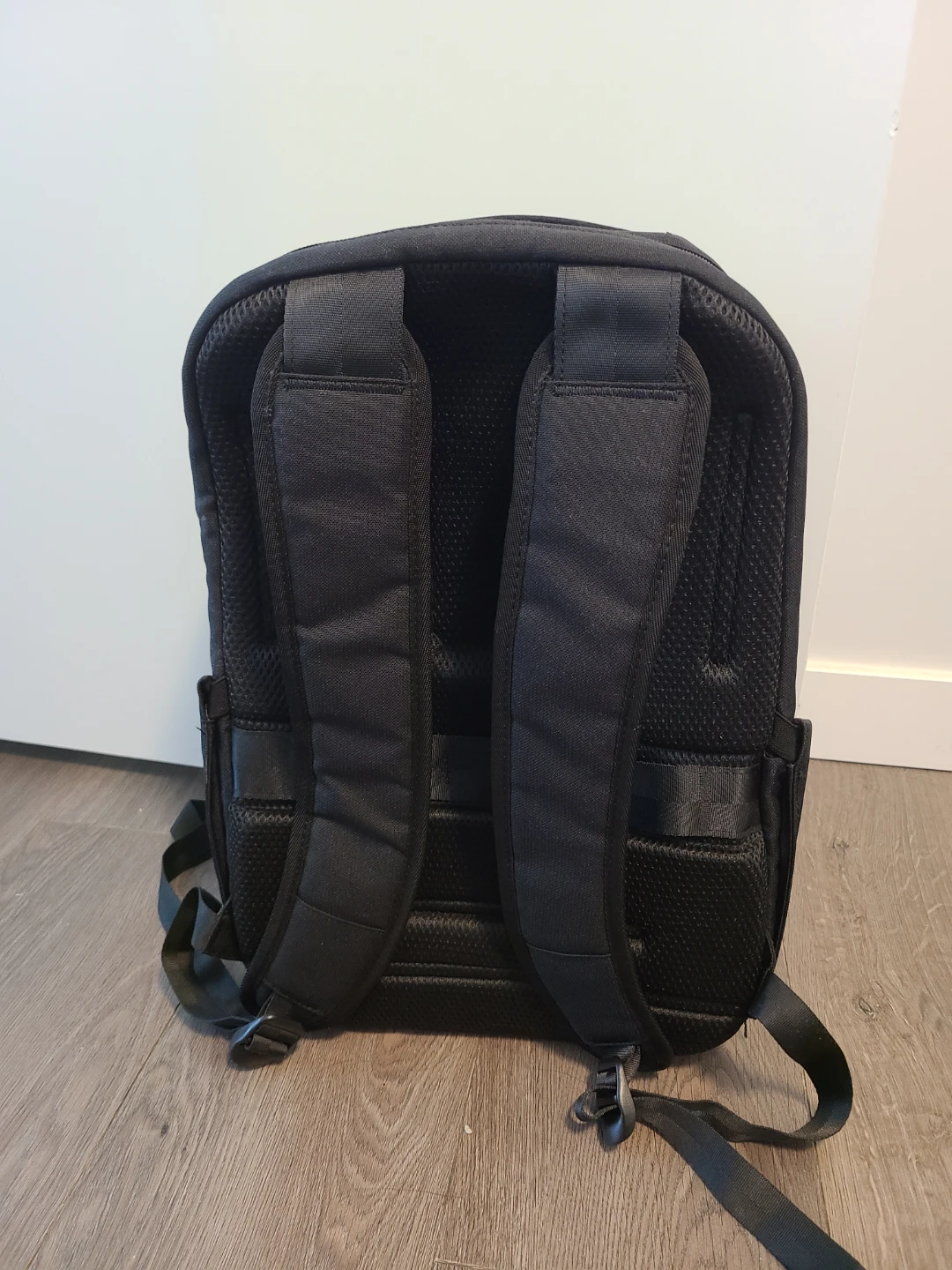 Like New Targus Black Backpack (2 units) - photo 4