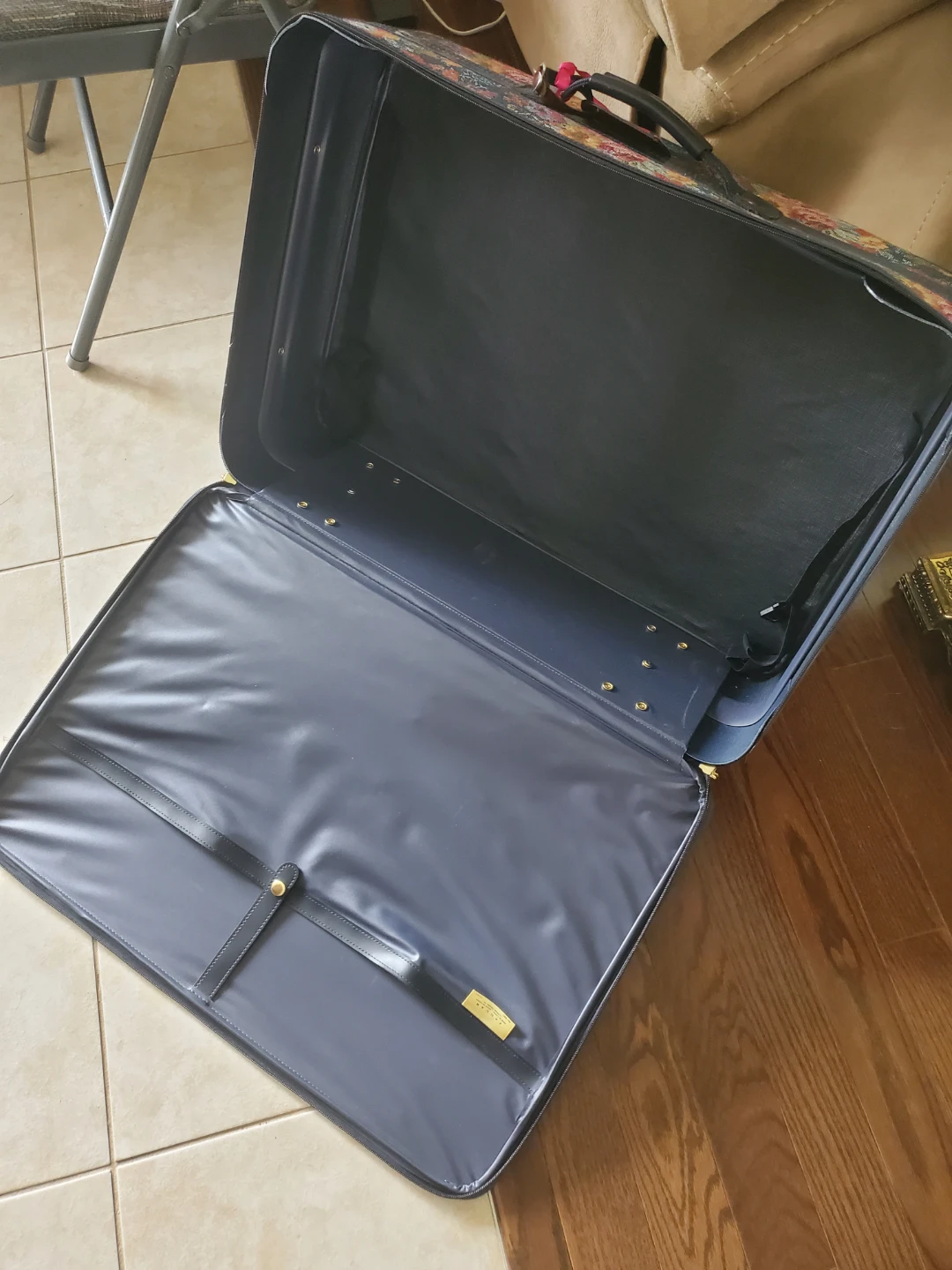 Suitcase - photo 2