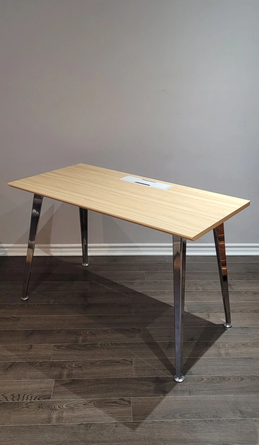 Desk - photo 2