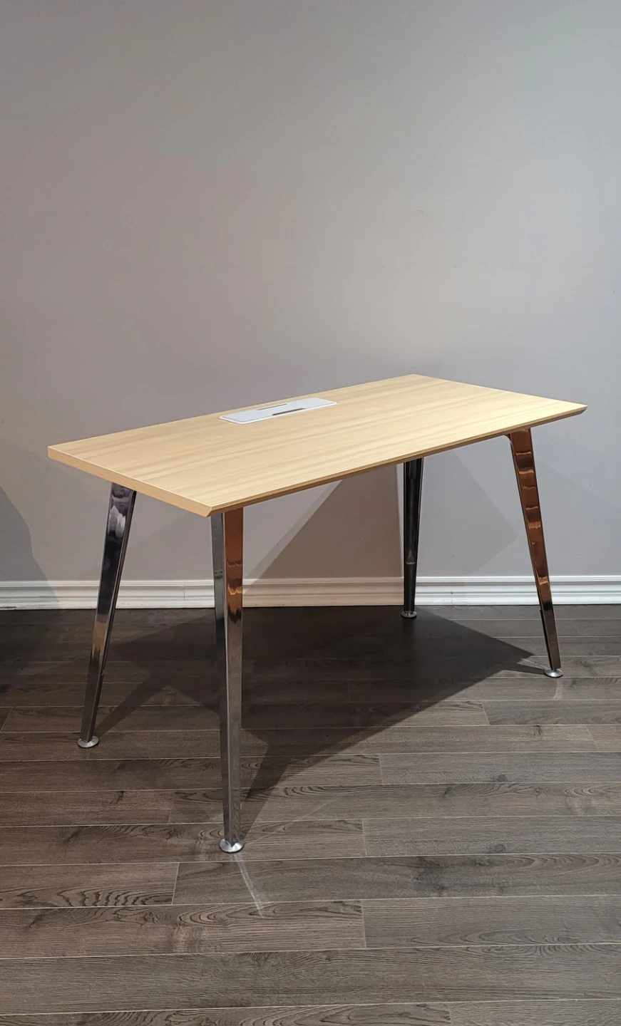Desk - photo 3