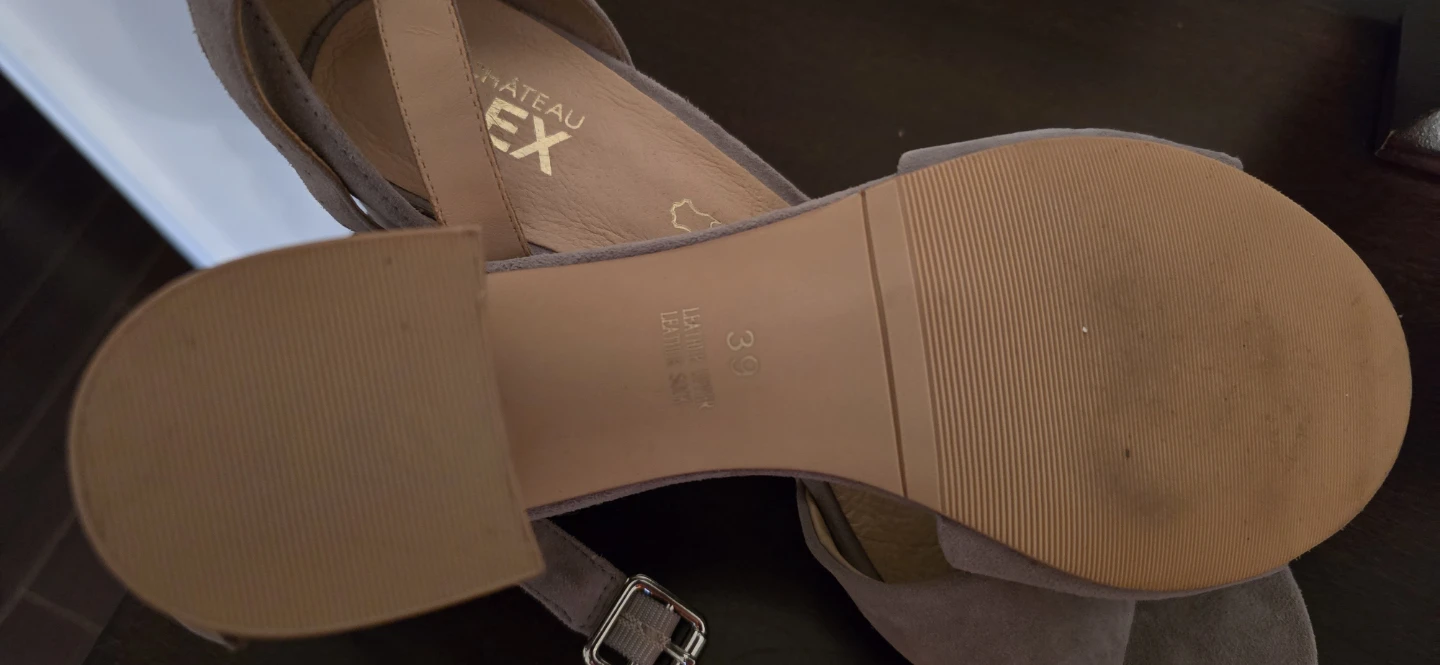 Le Château FLEX Grey Suede Block Heel Sandals - photo 4