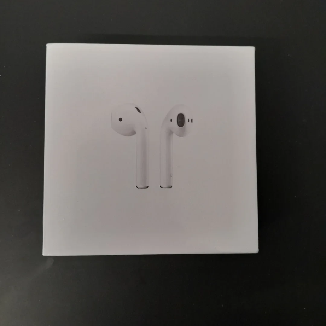 Apple AirPods with Wireless Charging Case
