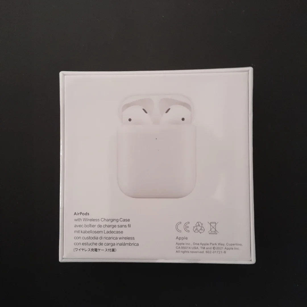 Apple AirPods with Wireless Charging Case - photo 2