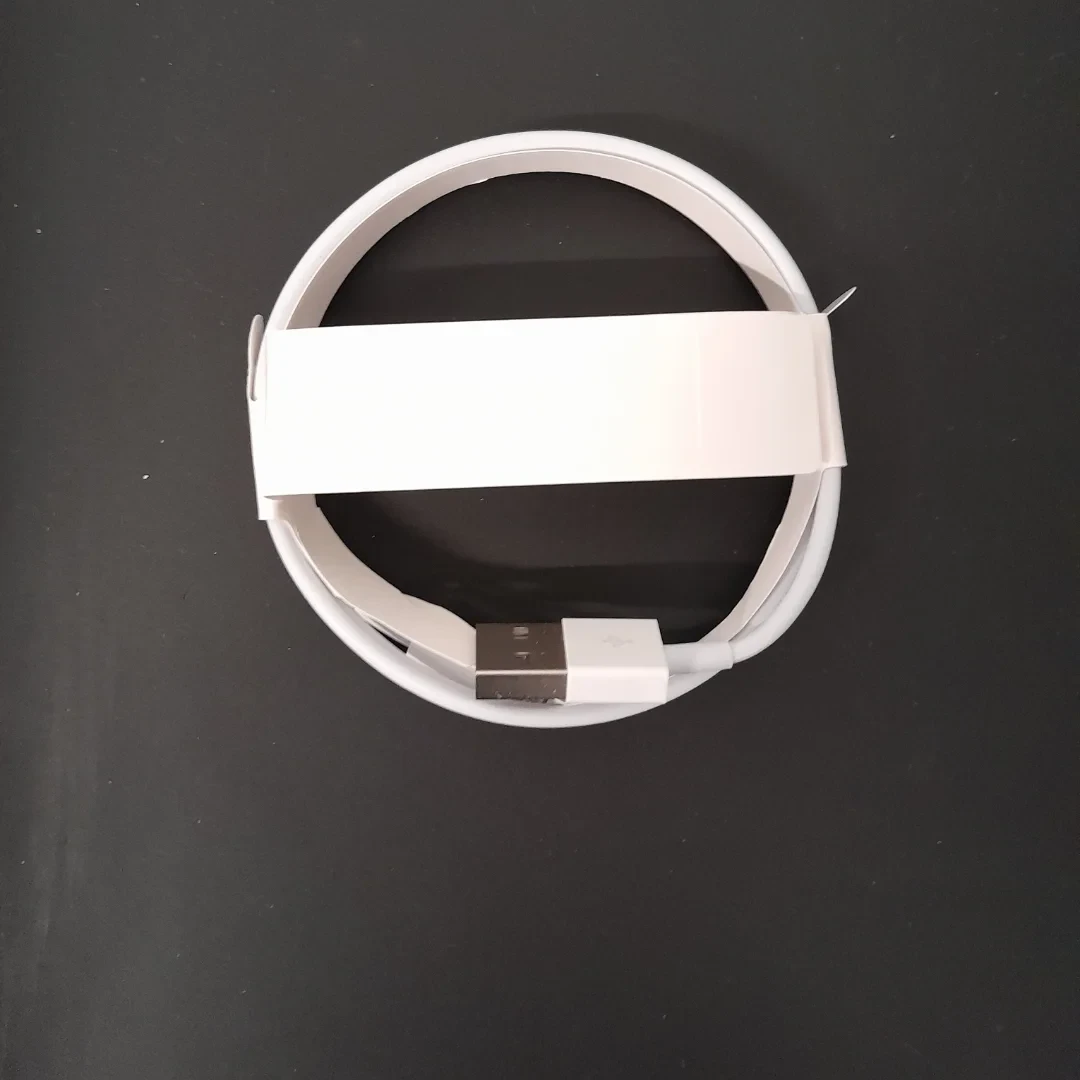Apple AirPods with Wireless Charging Case - photo 4