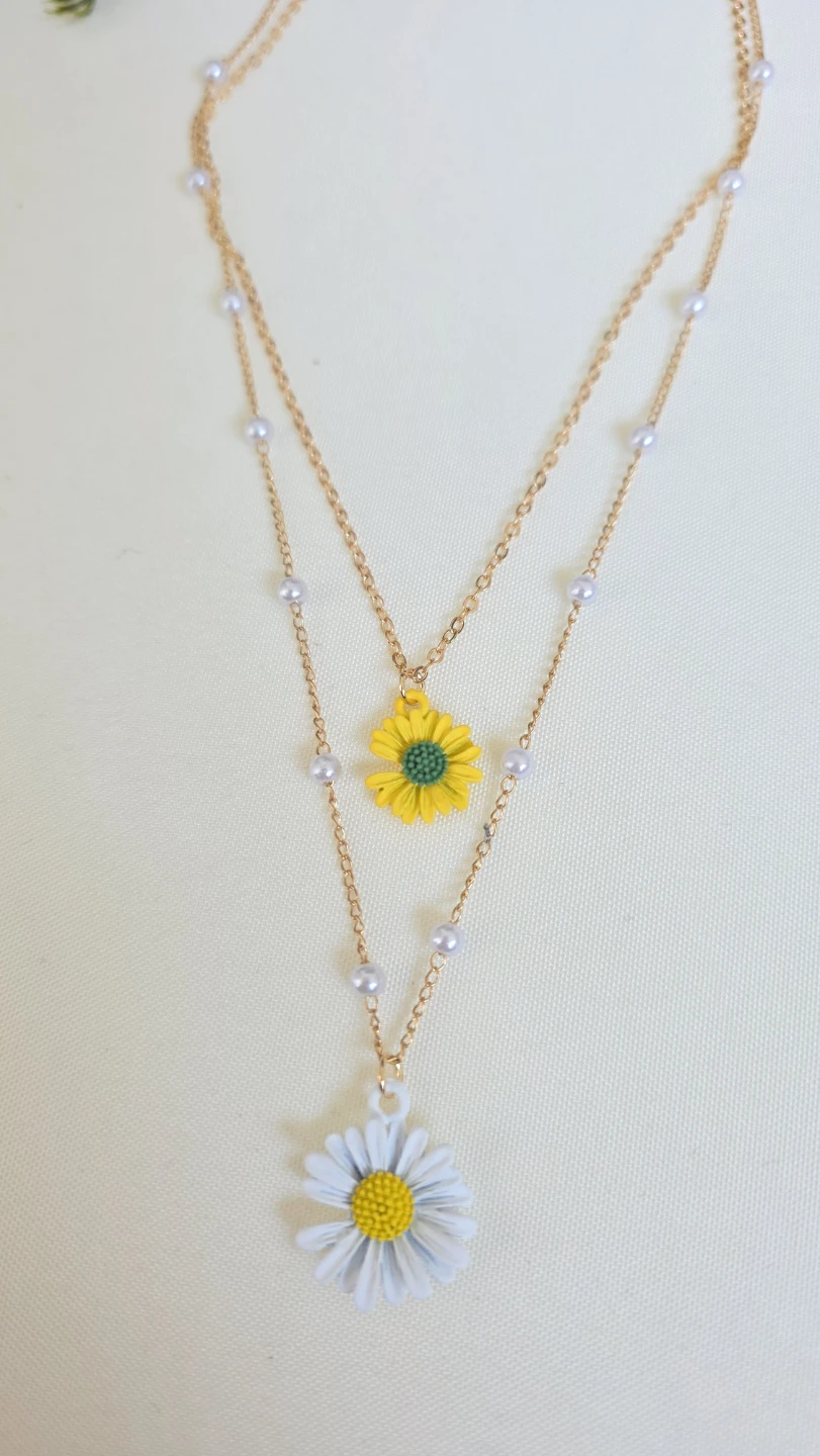 Daisy Flower Layered Necklace with Faux Pearls