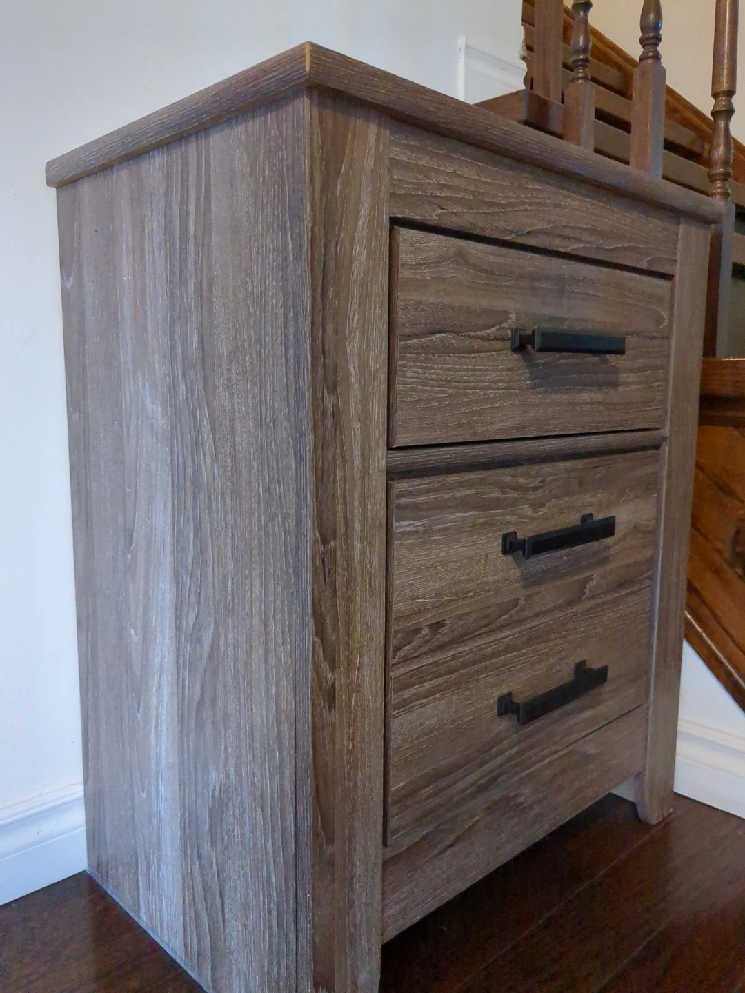Nightstand with a vintage finish - photo 3