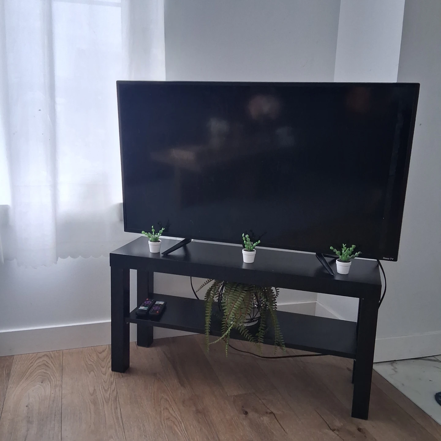 Roku smart TV with Stand