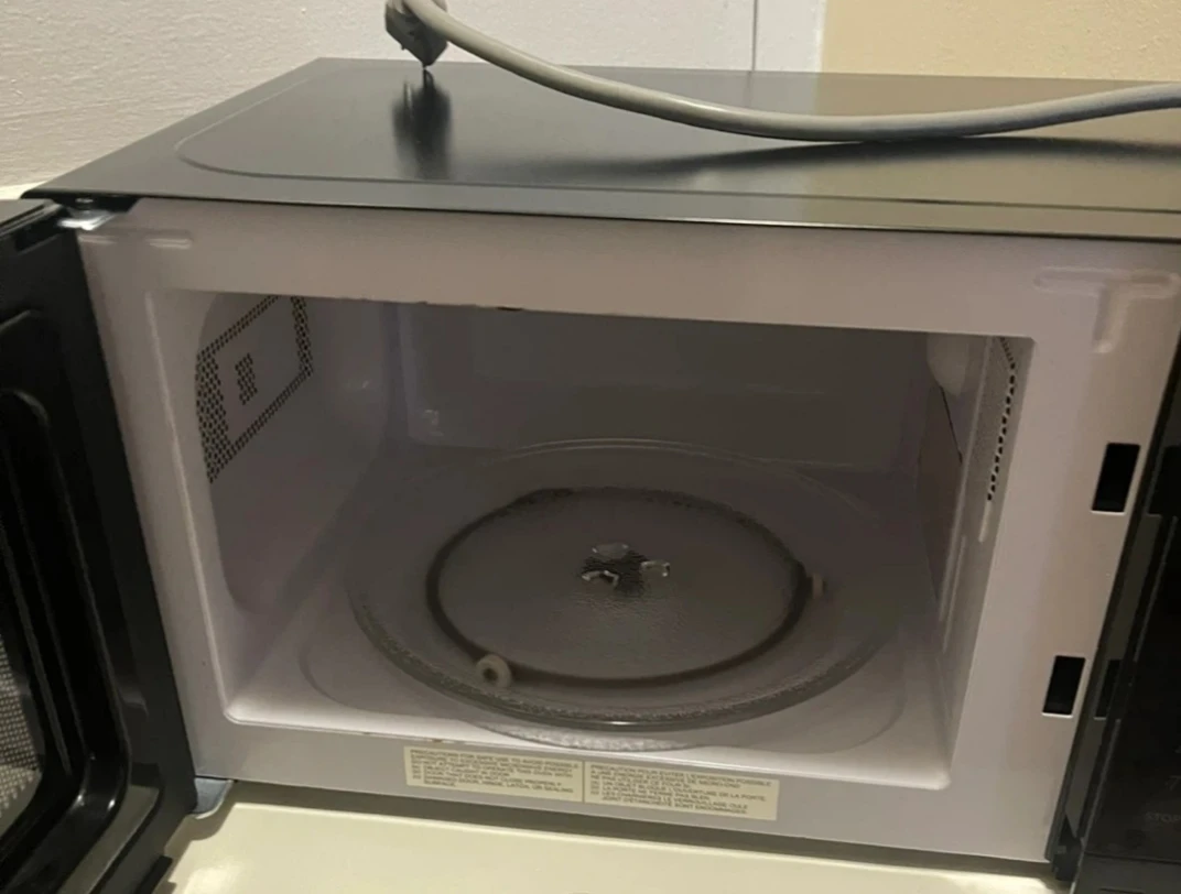 Comfee Microwave Oven - photo 2