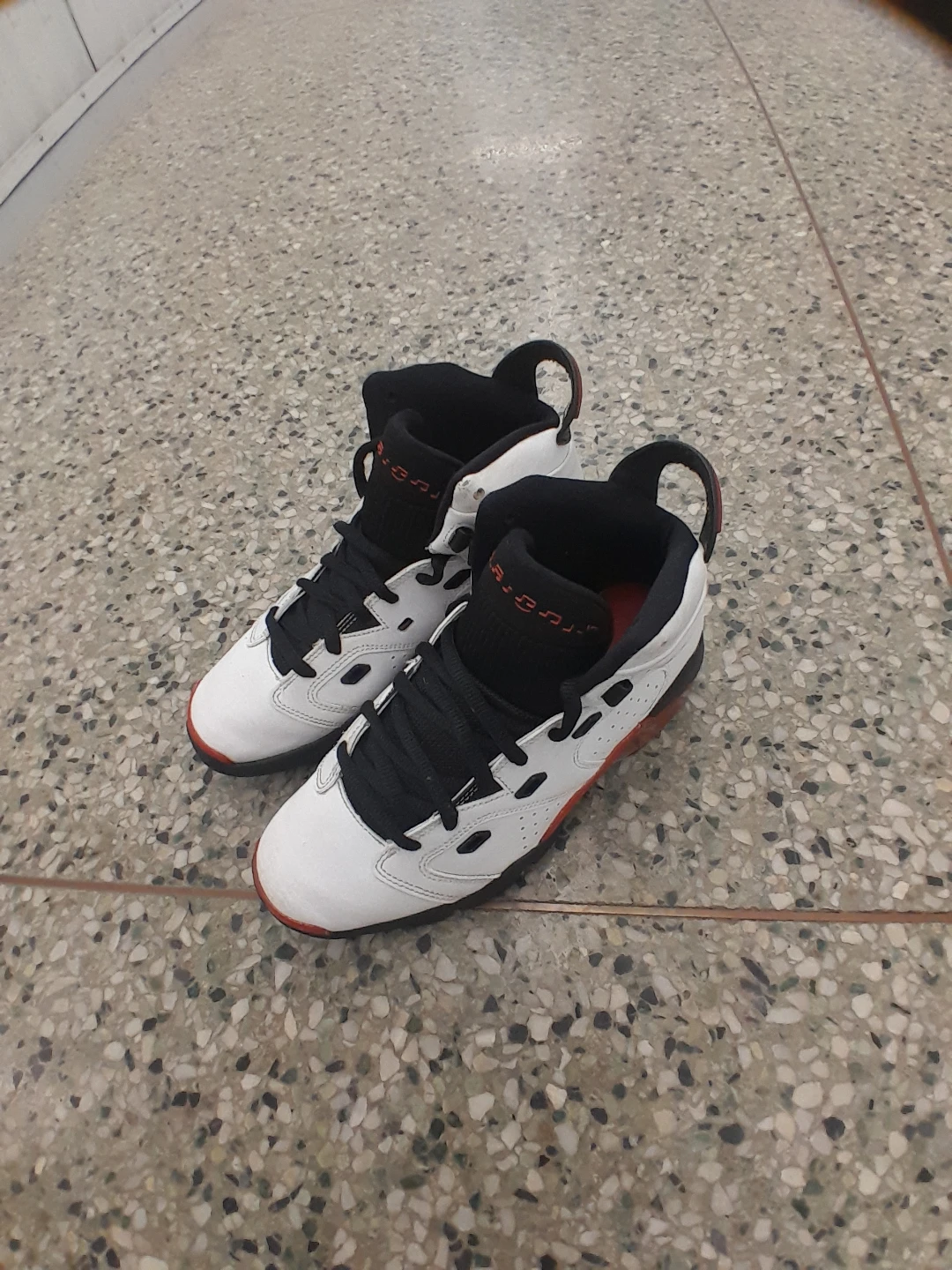 Air Jordan 6 Retro Sneakers Teens/Boys Size 7 - photo 3