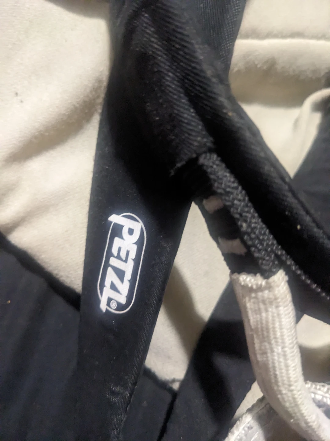 L Petzl Hirundos Climbing Harness - photo 2
