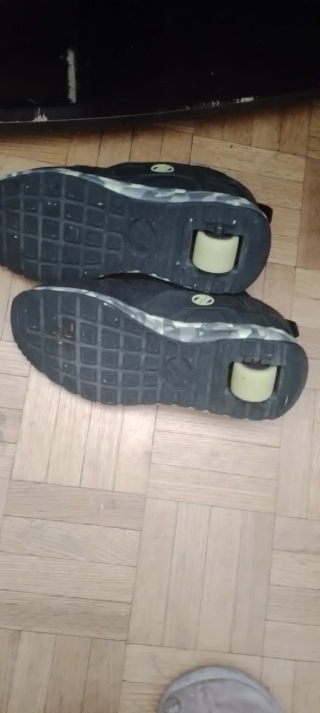 Black Heelys Roller Shoes