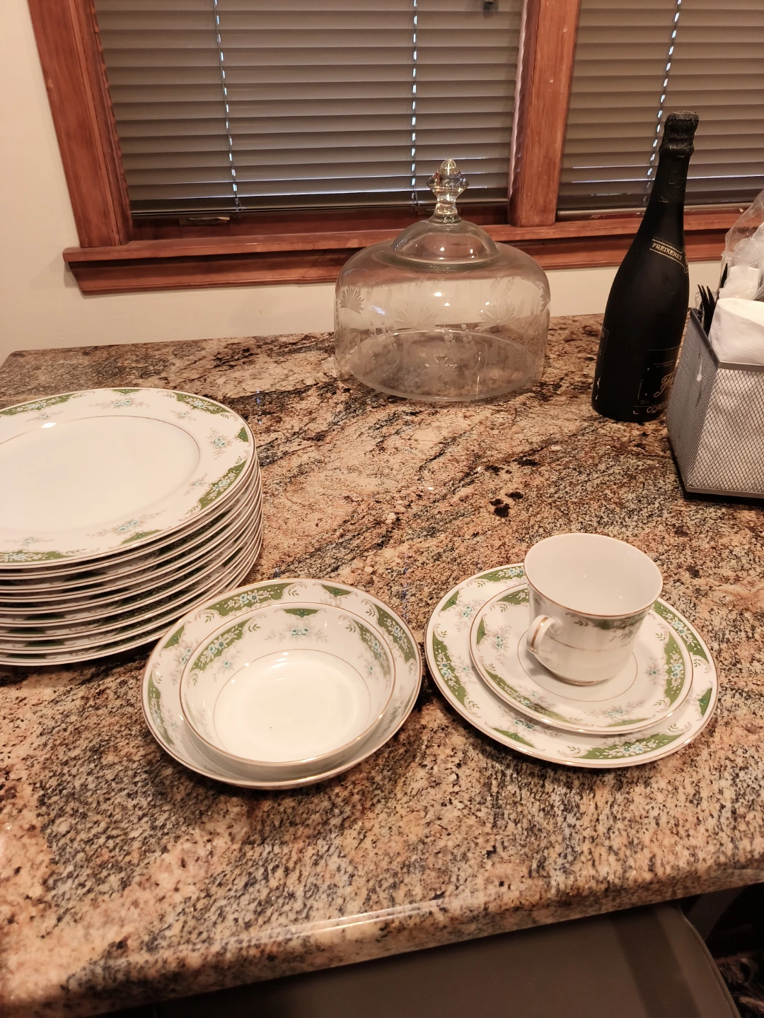Set of Vintage Floral Dinnerware - photo 2