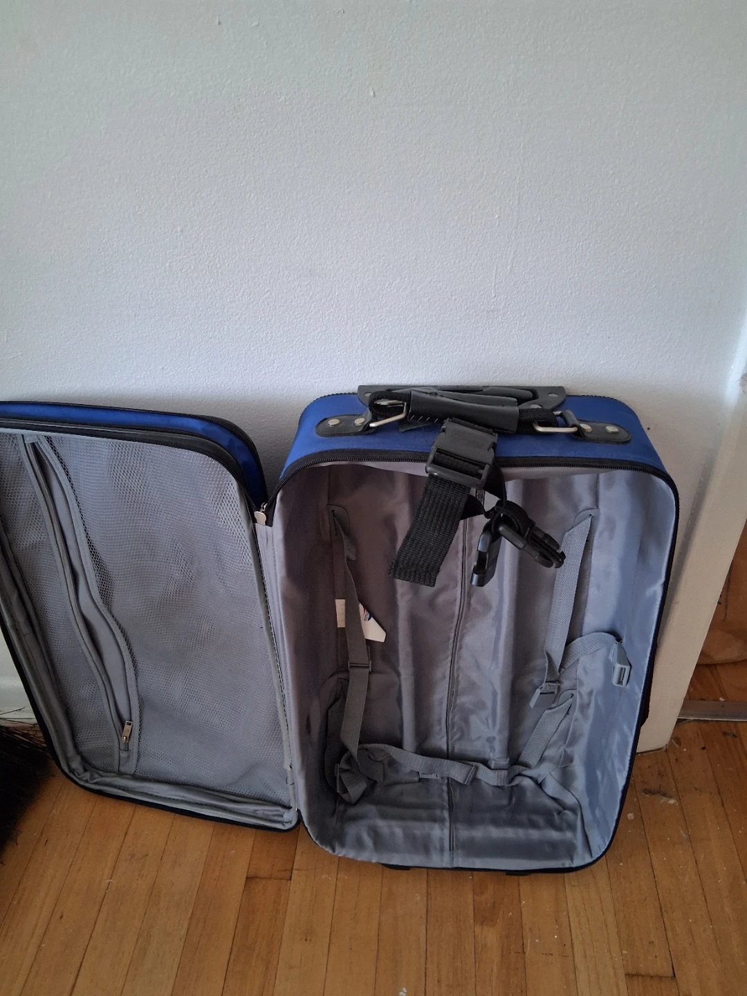 American Tourister Blue Rolling Suitcase - photo 3