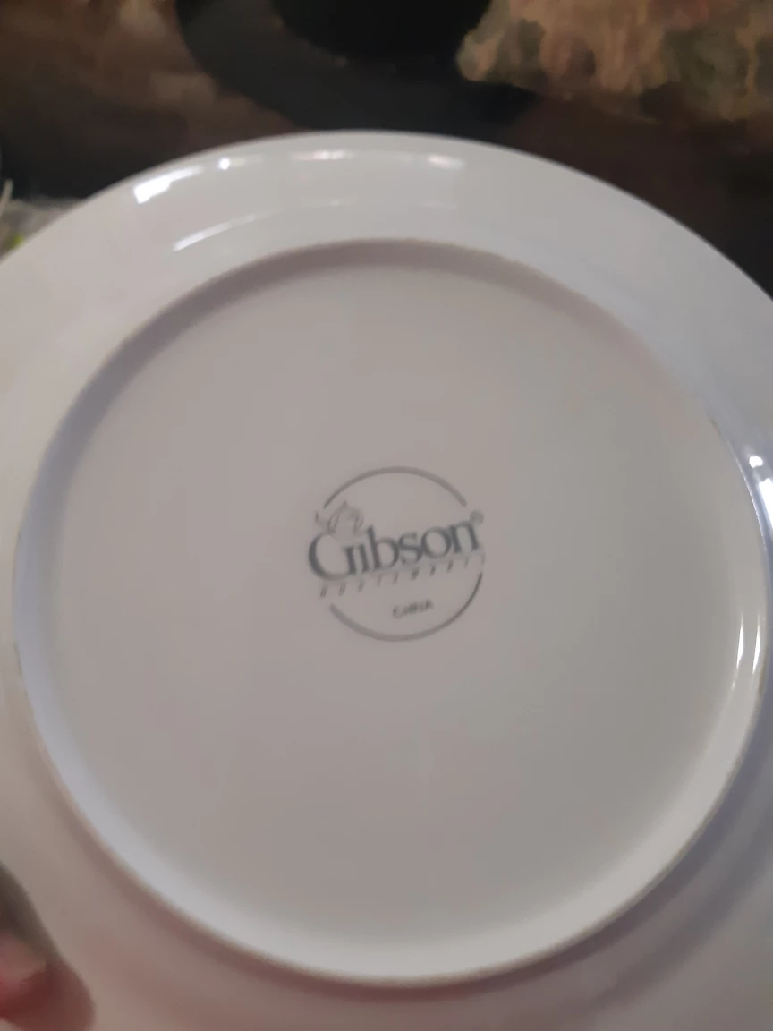 Gibson White Dinner Plates with Gold Rim - photo 2