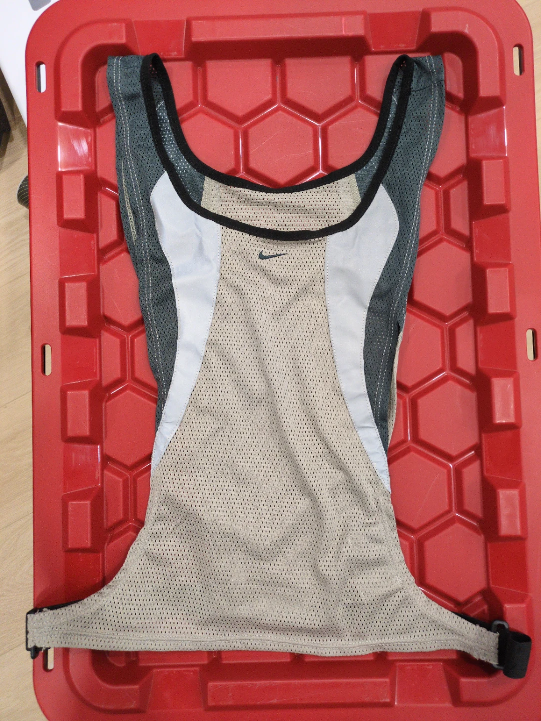 Size L/XL Reflective Nike Athletic Vest