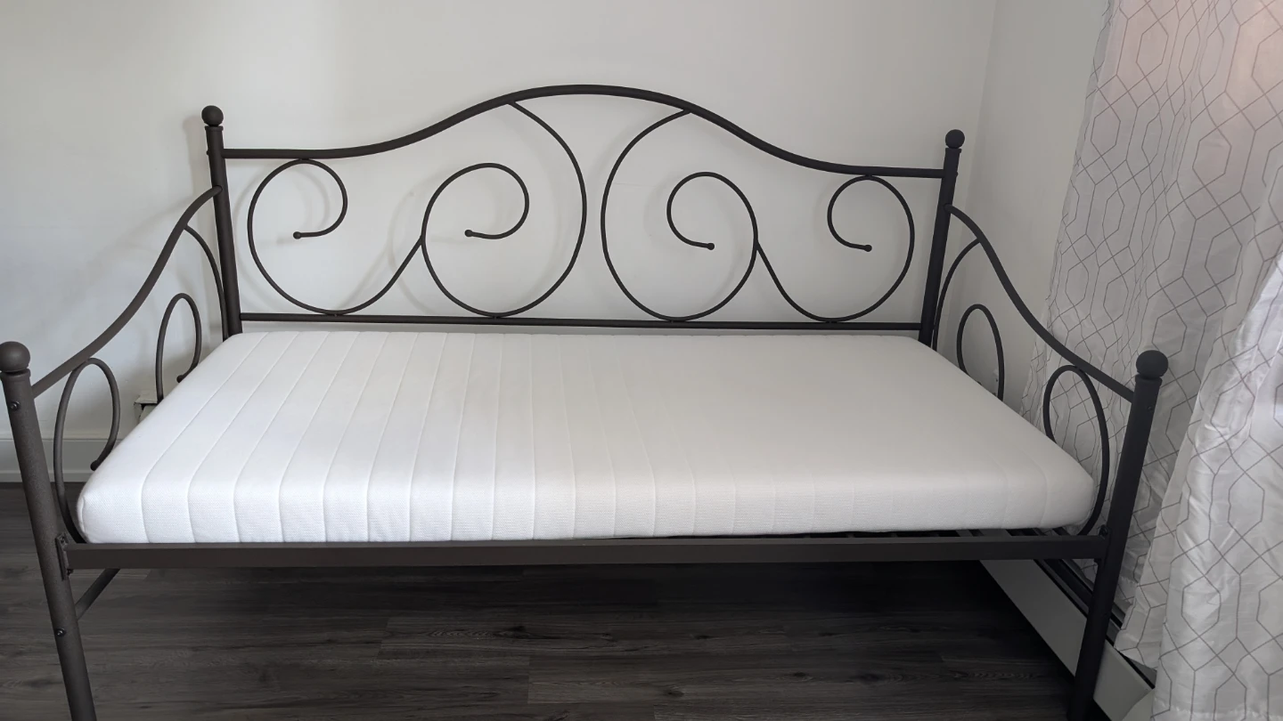 Metal twin Daybed Frame/urgent moving sale - photo 4