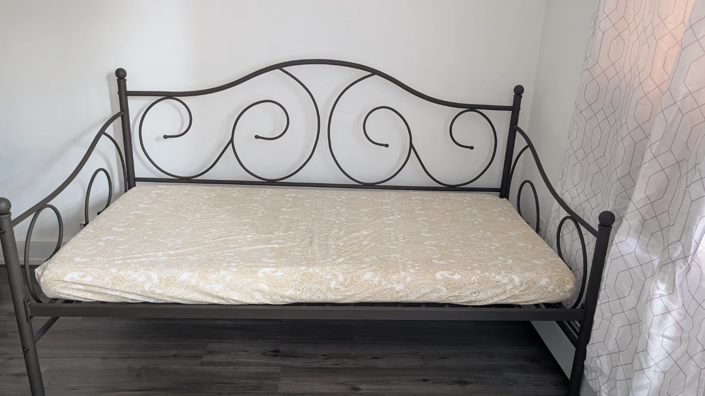 Metal twin Daybed Frame/urgent moving sale - photo 5