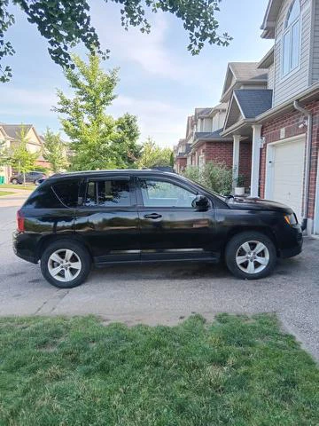 Black Jeep Compass 4x4