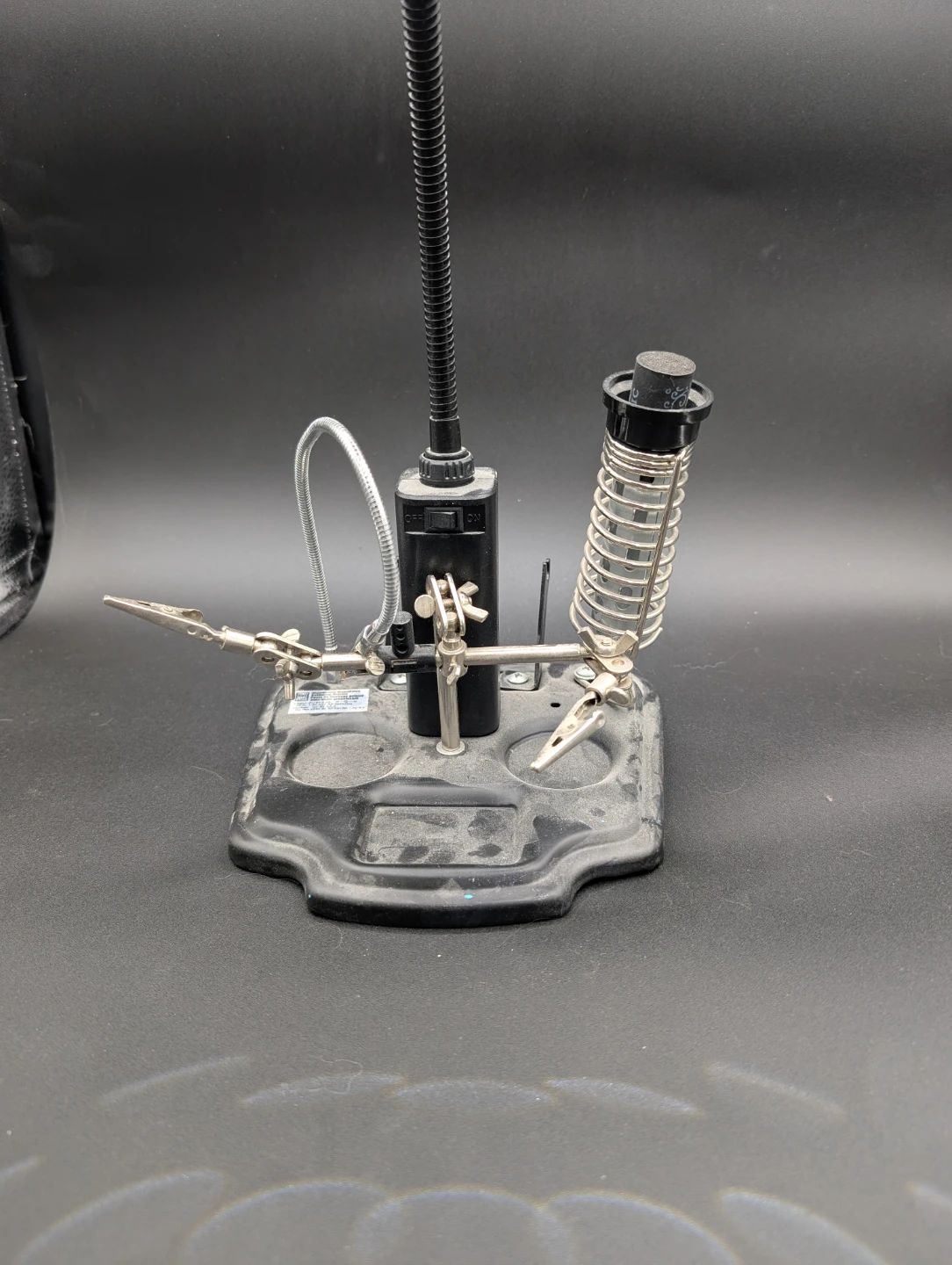 Helping Hands Soldering Station with Magnifying Lamp - photo 3