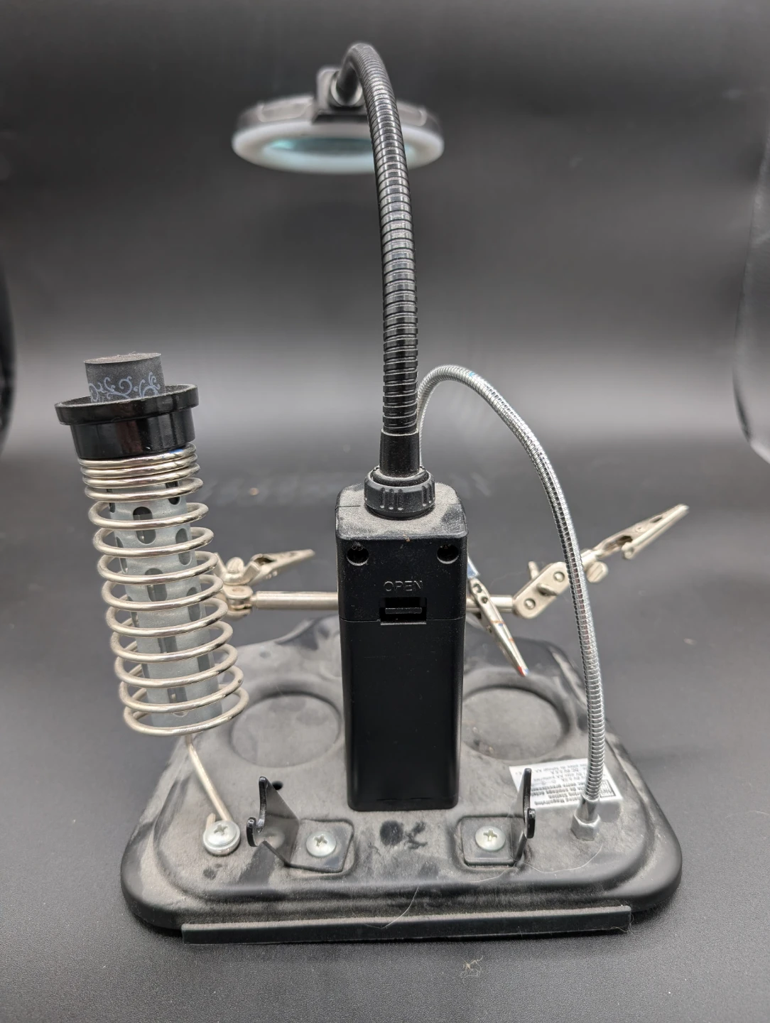 Helping Hands Soldering Station with Magnifying Lamp - photo 4