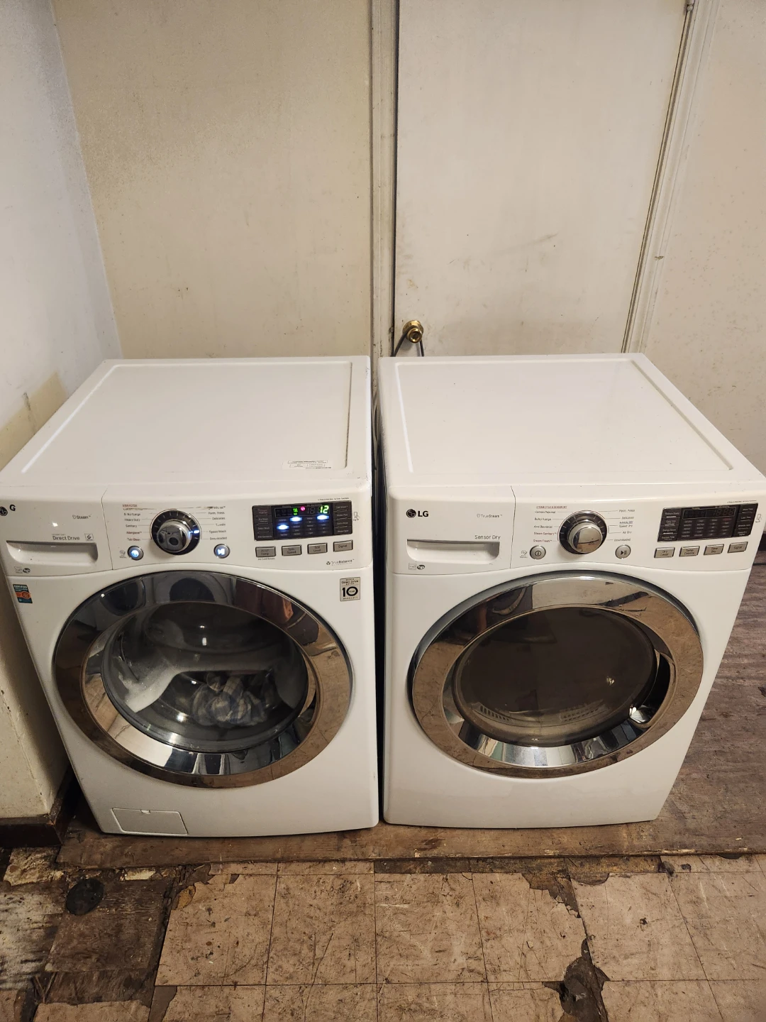 LG Front Load Washer and Dryer Set - photo 2
