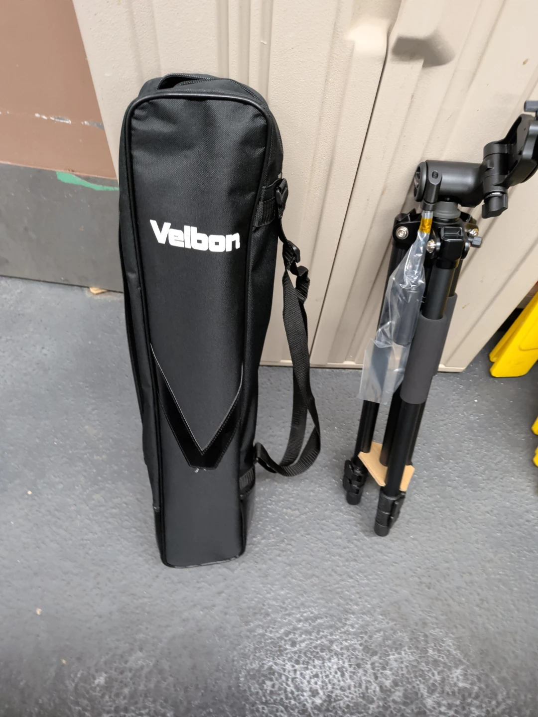Velbon Tripod with Carrying Bag