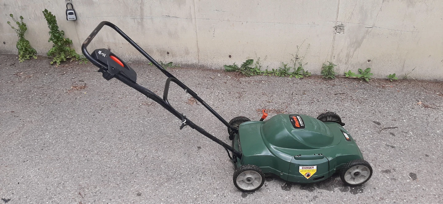 BLACK+DECKER 18" Electric Mulching Mower