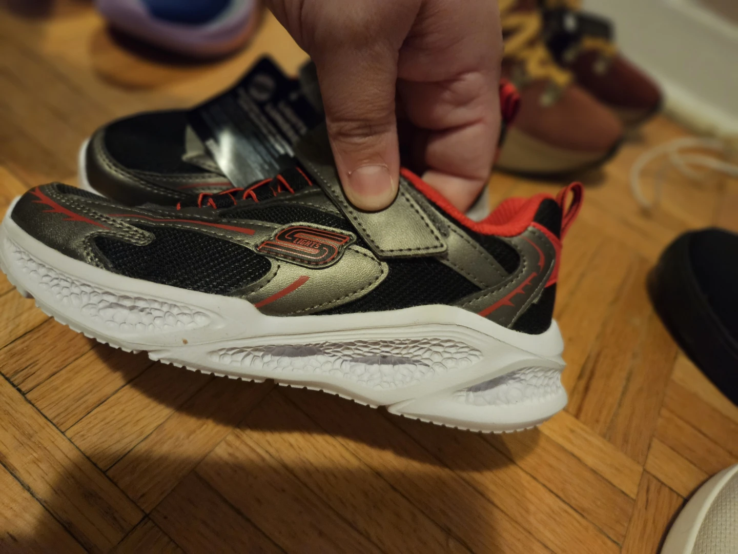 Skechers Boys Light up Sneakers size 13.5 - photo 3