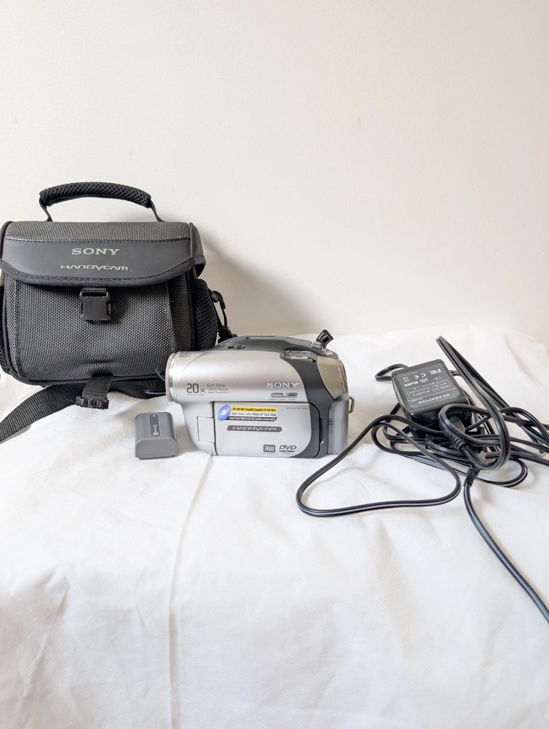 Sony Handycam DCR-DVD92 Camcorder with Bag and Accessories