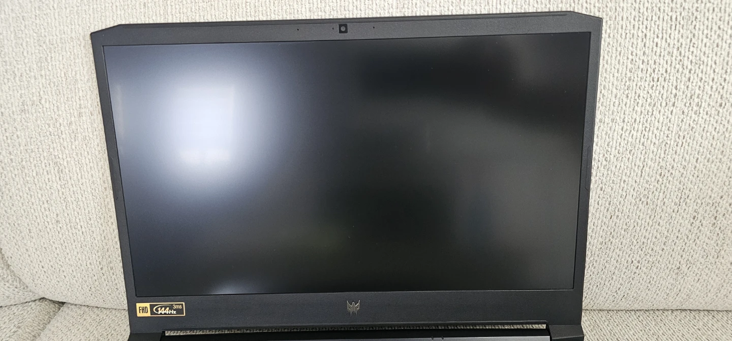 Acer Predator Helios 300 Gaming Laptop - photo 2