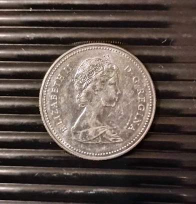 1973 Canadian 25 Cent Coin (Quarter) - photo 2