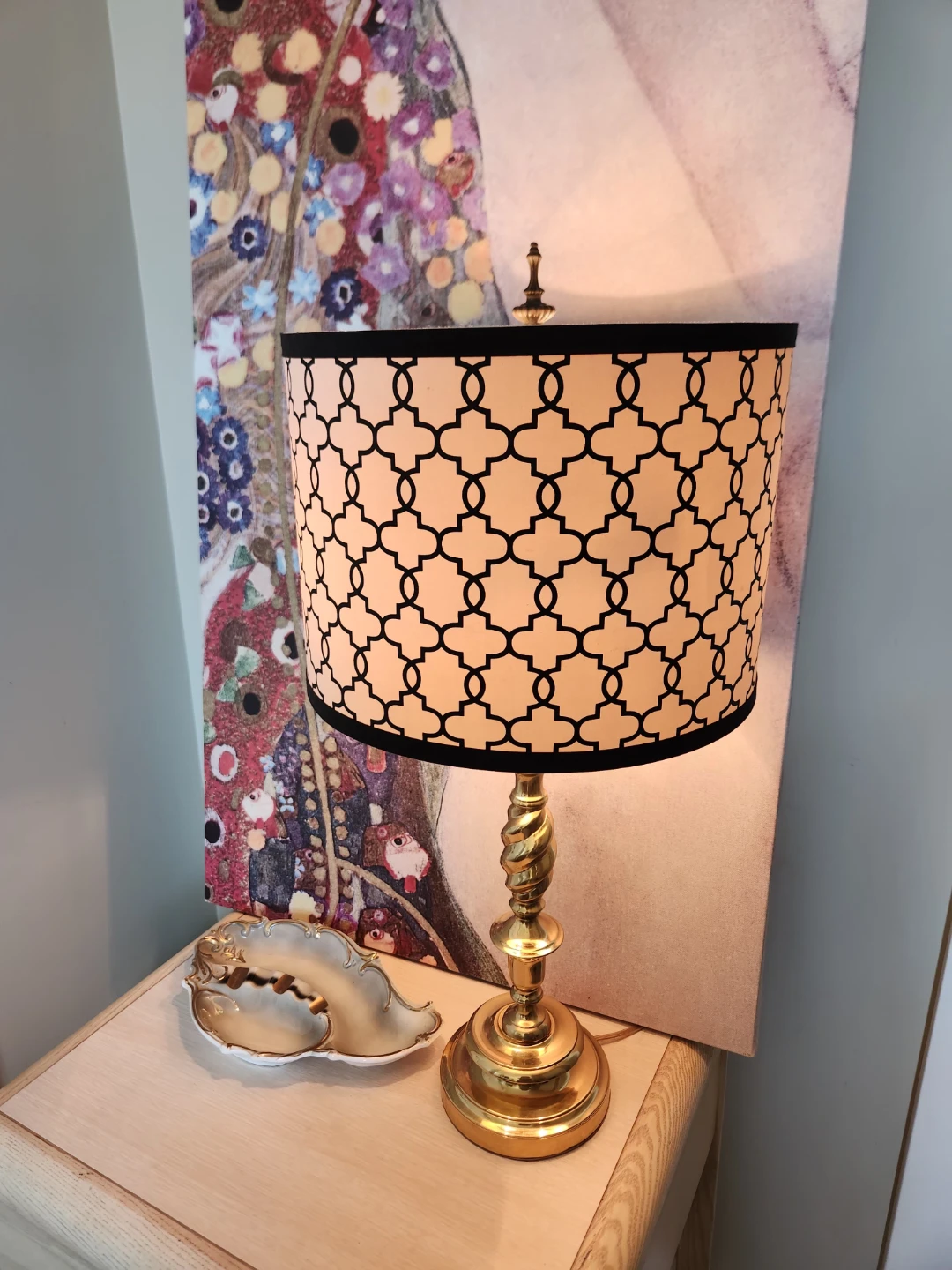 1970s 2 bulb Table Lamp with Decorative Shade