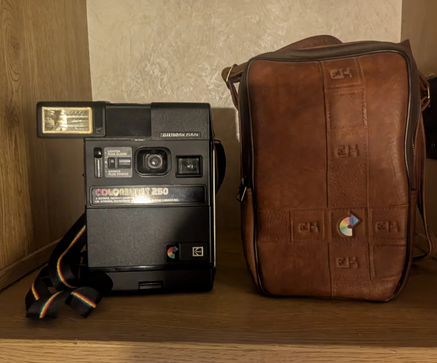 Vintage Kodak & Polaroid Instant Cameras - photo 2