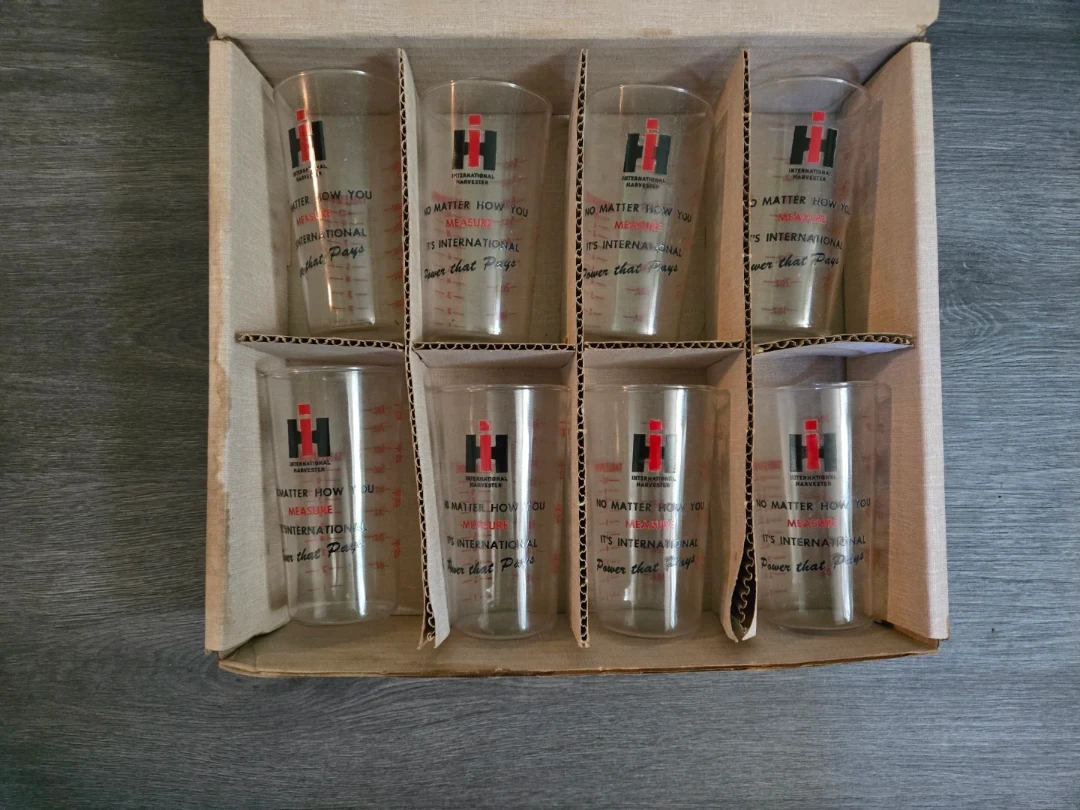 Eight Vintage Anchor Hocking International Harvester Tumblers - photo 2