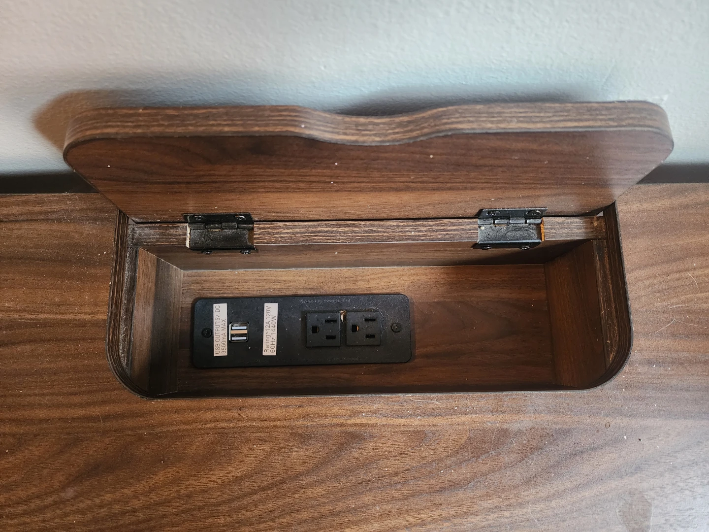 Desk with built in electric outlets. - photo 3