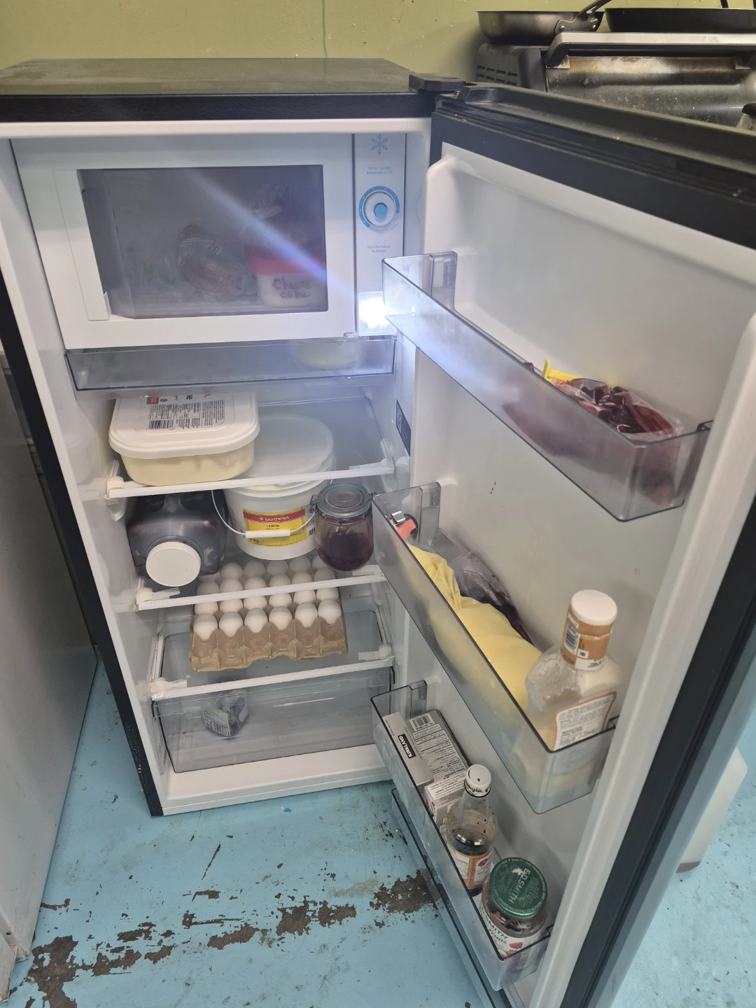 Hisense Mini Fridge - photo 2