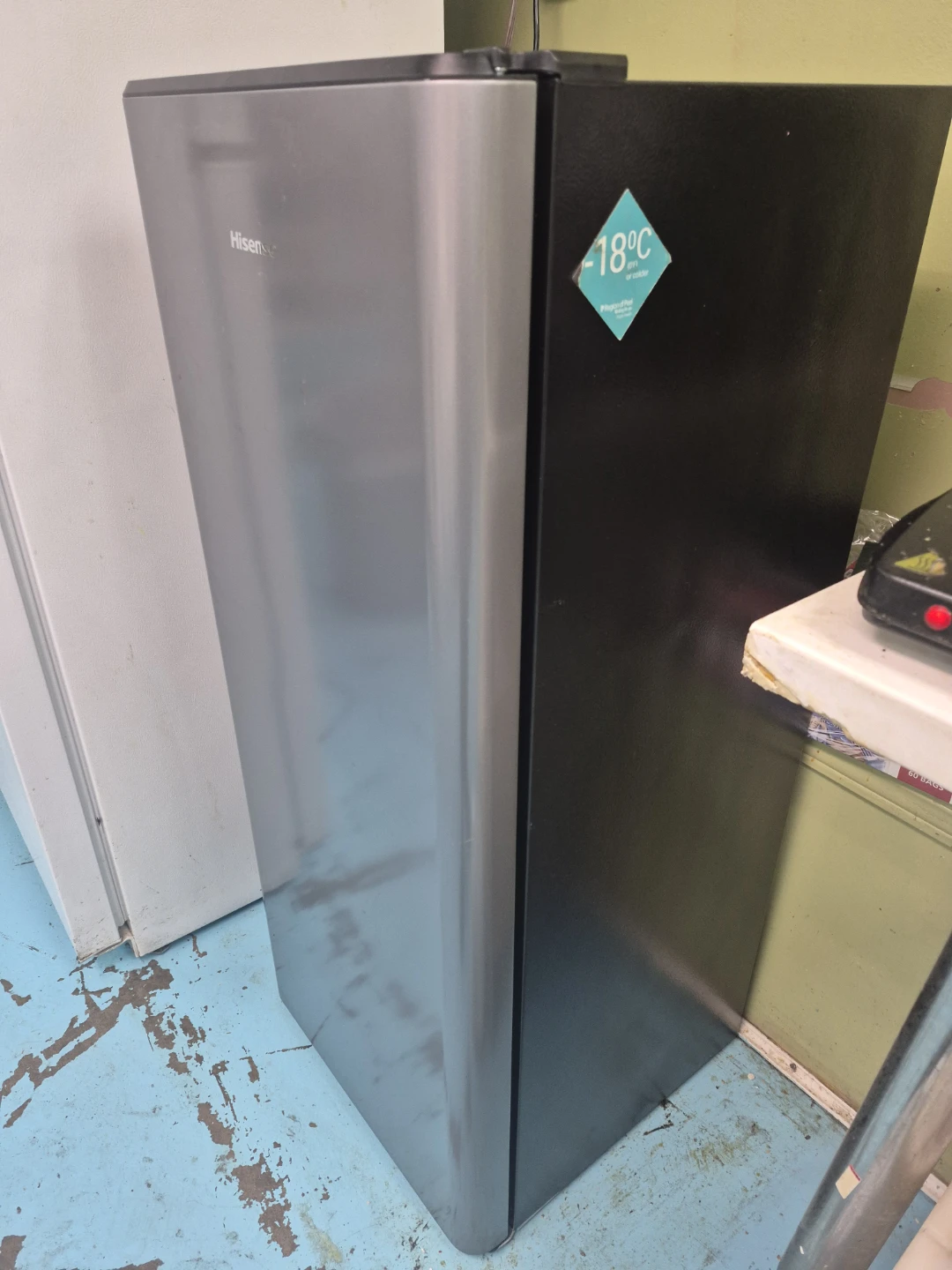 Hisense Mini Fridge - photo 3