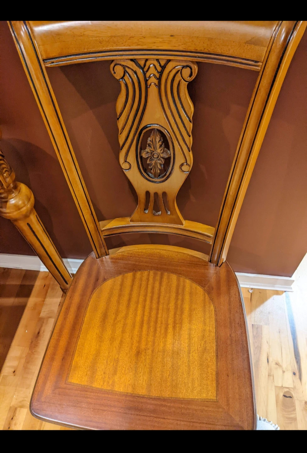 dining table w/ 4 matching chairs; Sturdy solid wood 🌱 - photo 4