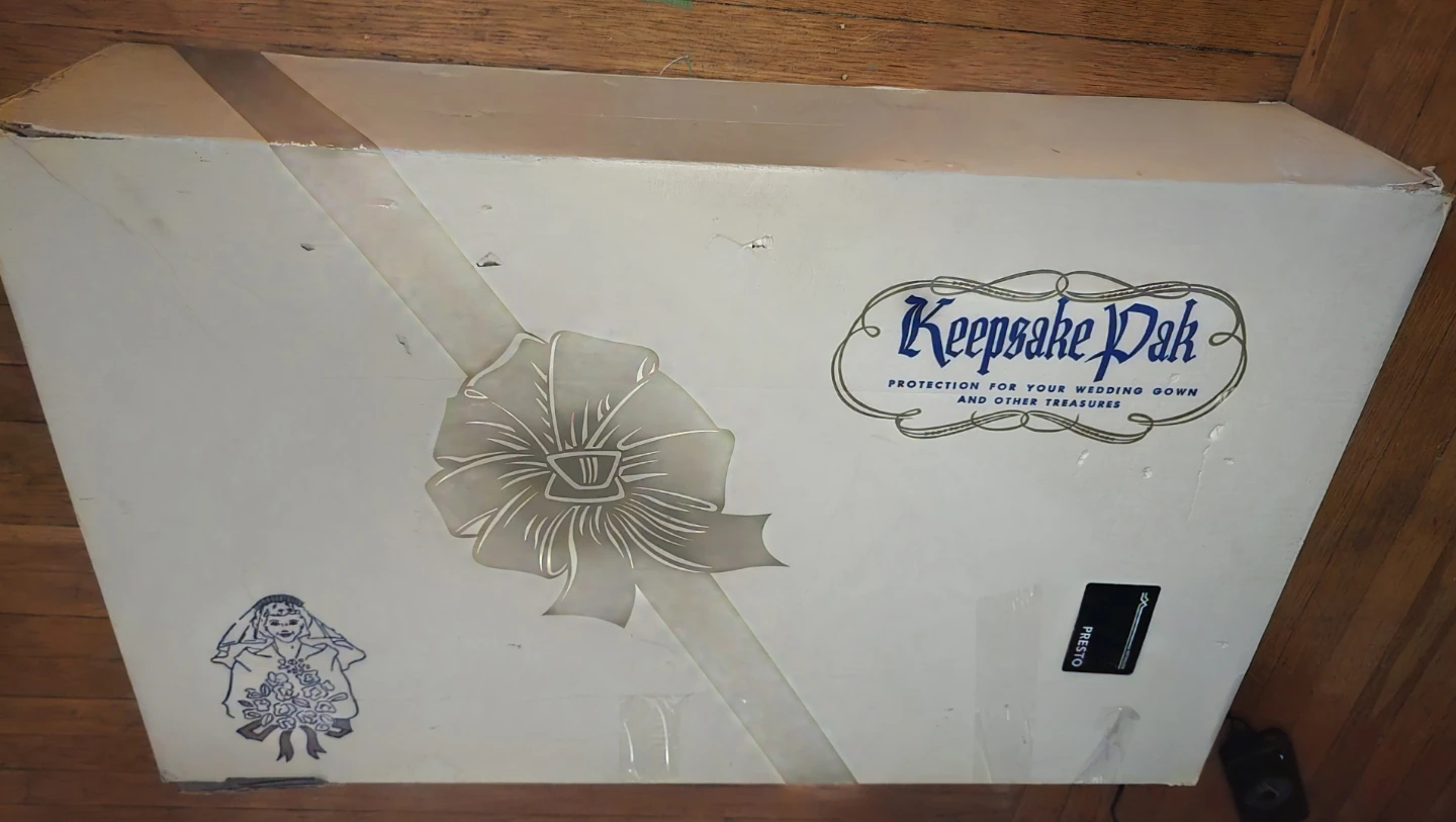 Vintage Wedding Gown in Keepsake Pak - photo 2