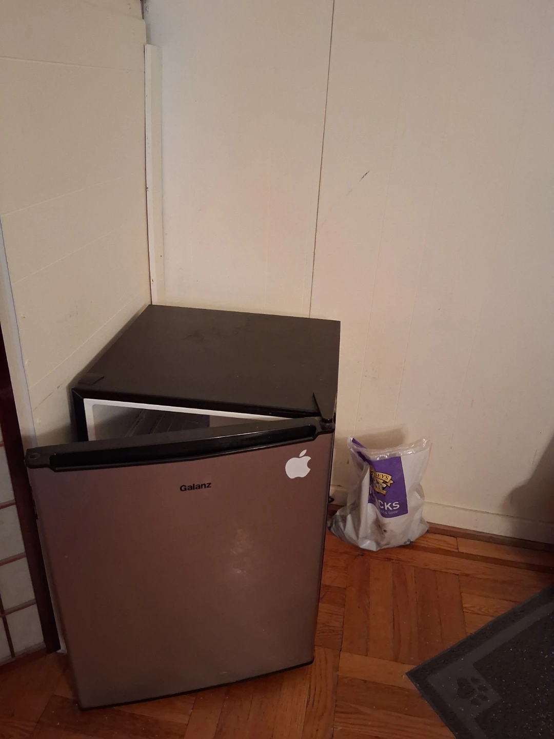 Galanz Mini Fridge - photo 2