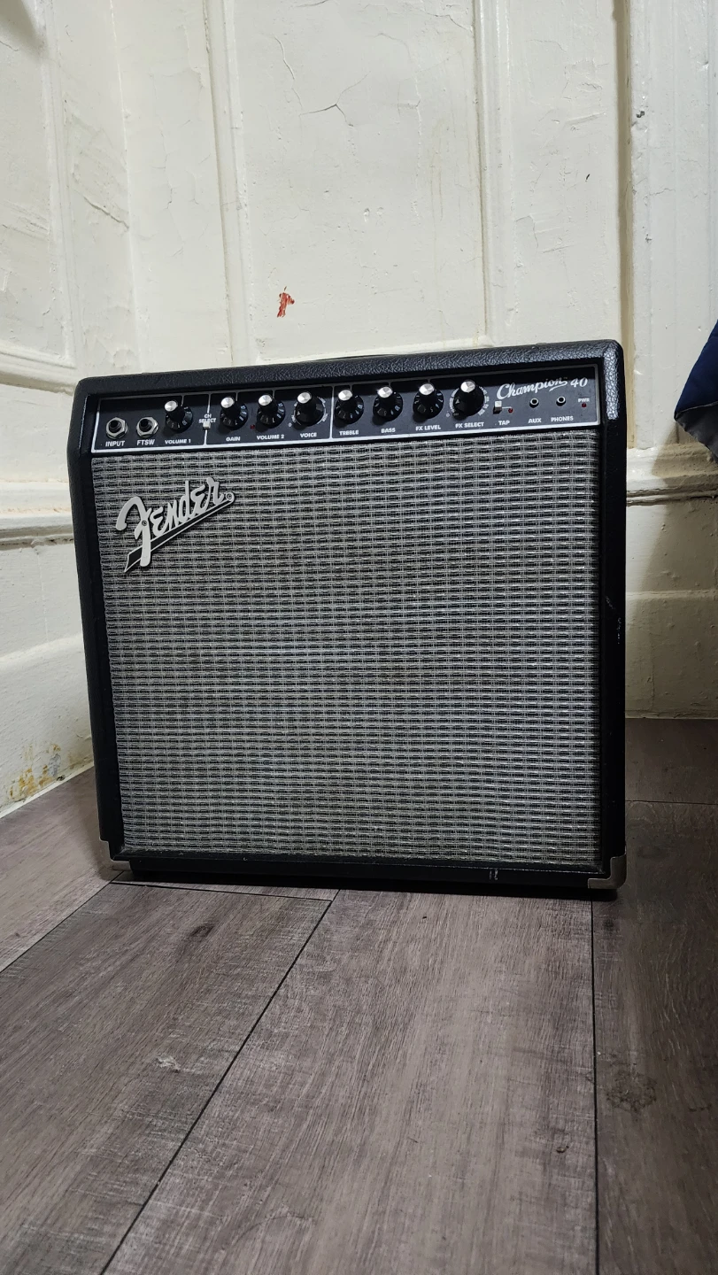 Fender Champion 40 Guitar Amplifier - photo 3
