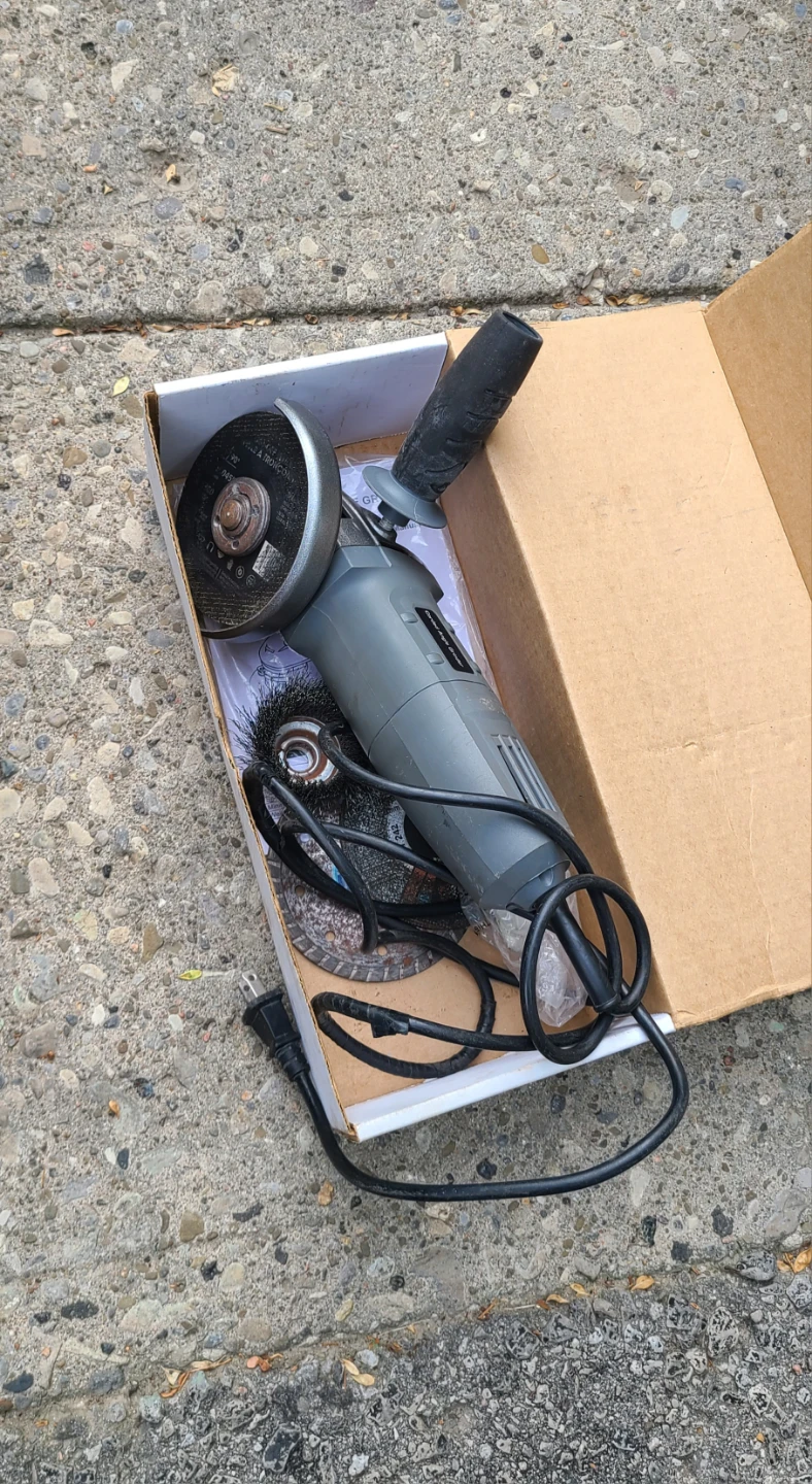 4 1/2" Angle Grinder - Corded - Great Condition - photo 2